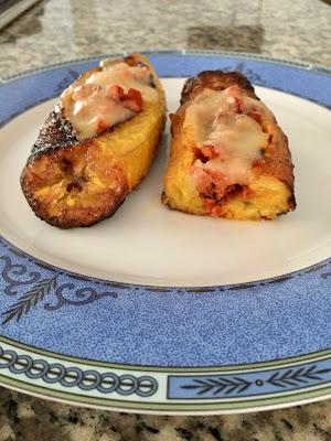 Receta: plátano maduro relleno de chorizo y queso