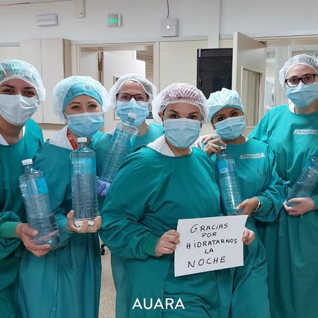 AUARA agota sus fondos tras donar 1M de botellas de agua a hospitales de 9 CCAA