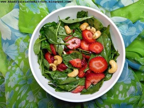 SALADE AUX FRAISES ET AUX ÉPINARDS / STRAWBERRY AND BABY SPINACH SALAD / ENSALADA DE FRESAS Y ESPINACAS / سلطة السبانخ و التوت