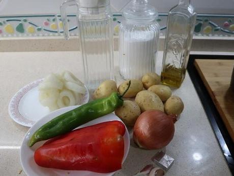 Los ingredientes necesarios para hacer guiso de calamares en Mambo de Cecotec