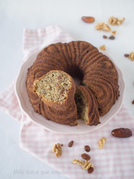 Bundt Cake de calabacín con nueces y dátiles