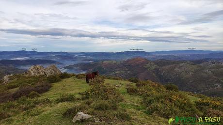 Vista de la Sierra del Naranco y Oviedo desde el Plantón