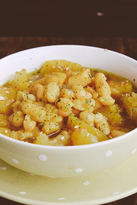 CALDERETA DE ALUBIAS CON CALAMARES CALDERETA DE ALUBIAS CON CALAMARES