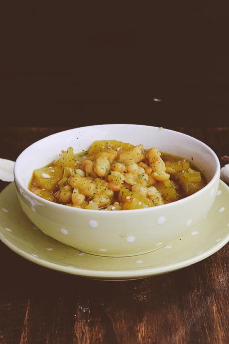 CALDERETA DE ALUBIAS CON CALAMARES CALDERETA DE ALUBIAS CON CALAMARES