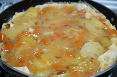 Tortilla de patatas con puerro y calabaza Tortilla de patatas con puerro y calabaza