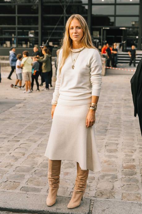 Look Falda Midi Con Botines