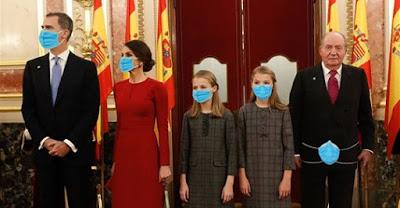 Una monarquía opaca y fuera de control.