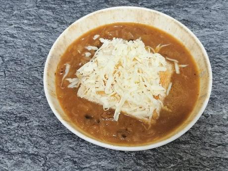 Sopa de cebolla francesa, la receta tradicional