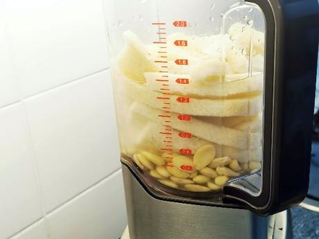 Ajoblanco malagueño, una sopa fría de almendras