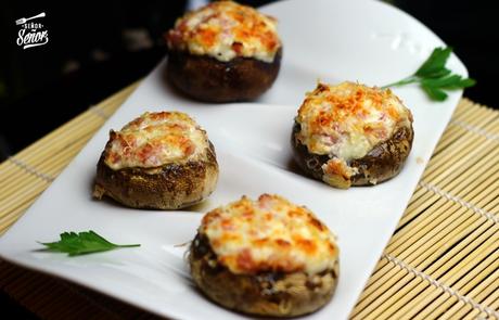 Champiñones rellenos de jamón y queso gratinados al horno