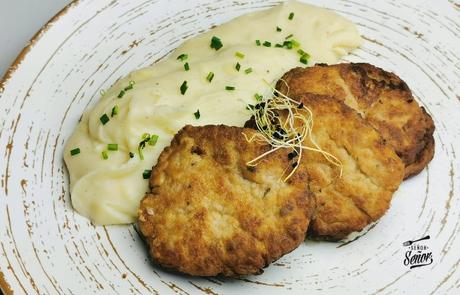 Filetes rusos caseros con puré de patatas Filetes rusos caseros con puré de patatas