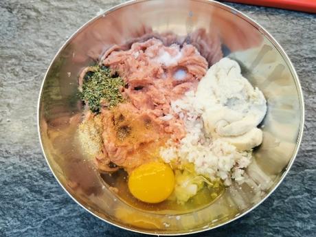 Filetes rusos caseros con puré de patatas Filetes rusos caseros con puré de patatas