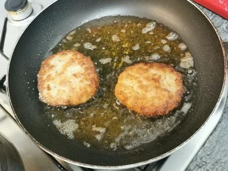 Filetes rusos caseros con puré de patatas Filetes rusos caseros con puré de patatas