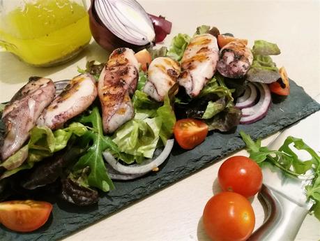 Ensalada tibia de chipirones, con vinagreta de limón Ensalada tibia de chipirones, con vinagreta de limón