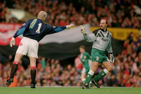 Bruce Grobbelaar y Peter Smeichel, dos cracks. 