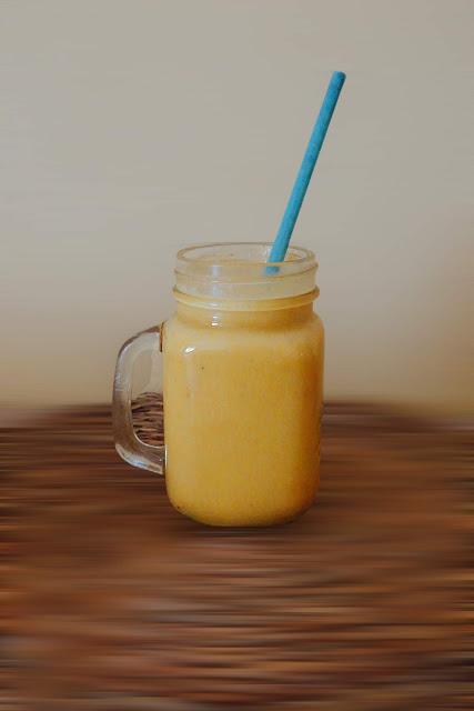 BATIDO CON CÚRCUMA Y JENGIBRE BATIDO CON CÚRCUMA Y JENGIBRE