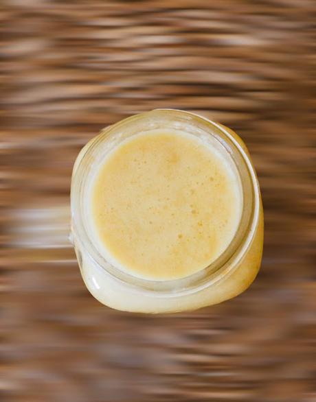 BATIDO CON CÚRCUMA Y JENGIBRE BATIDO CON CÚRCUMA Y JENGIBRE