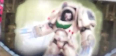 Dos imagenes borrosas de exterminadores