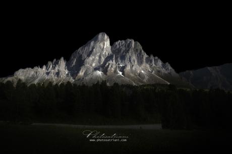 Las montañas coloreadas de luna y de rosa