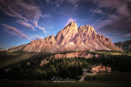 Las montañas coloreadas de luna y de rosa