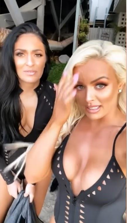 Sonya Deville ofende a Mandy Rose