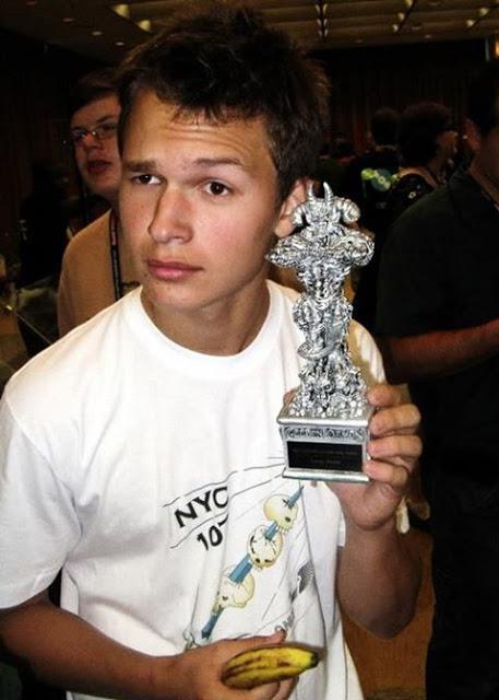 Ansel Elgort: Y si Actor, y ganador de Golden Demons!