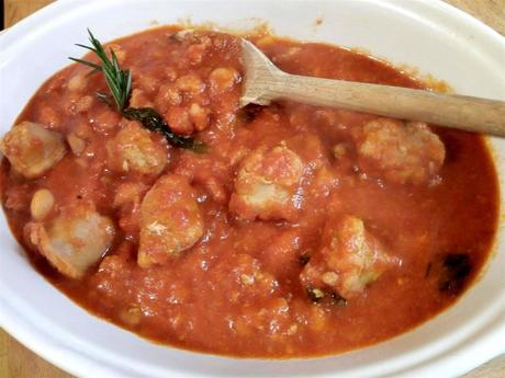 Alubias con tomate y chorizo - Alubias a la trinidad - Fagioli all'uccelleto con salsiccie - Terence hill's bean recipe