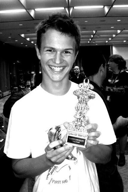 Ansel Elgort: Actor, y ganador de Golden Demons!