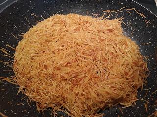 FIDEOS TOSTADOS CON ALI OLI DE PIMIENTOS DEL PIQUILLO Y GAMBONES.