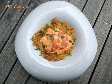 FIDEOS TOSTADOS CON ALI OLI DE PIMIENTOS DEL PIQUILLO Y GAMBONES.