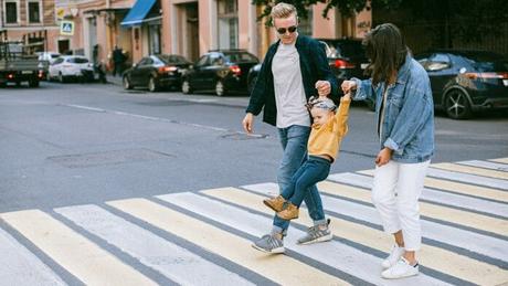 El Gobierno rectifica: los niños podrán salir a la calle a pasear