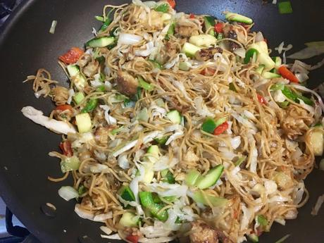 Wok de verduras al estilo asiático con coliflor rebozada