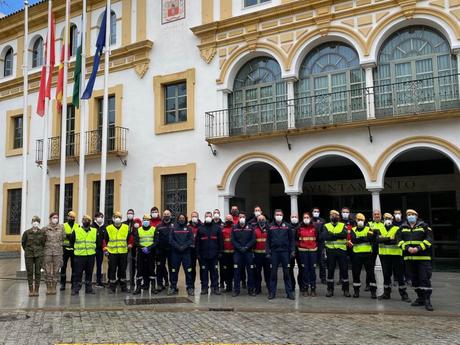 La Delegación del Gobierno pone a disposición de los ayuntamientos andaluces a la UME para dar formación a los consorcios de bomberos frente al COVID-19 La Delegación del Gobierno pone a disposición de los ayuntamientos andaluces a la UME para dar formación a los consorcios de bomberos frente al COVID-19