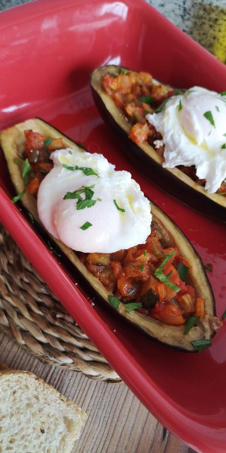 Berenjenas rellenas de pisto con huevo poché
