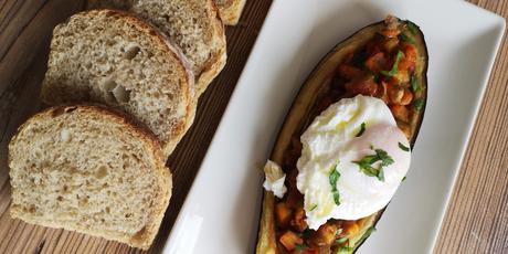 Berenjenas rellenas de pisto con huevo poché