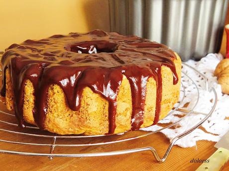 Bizcocho de zanahoria con nueces y chocolate Bizcocho de zanahoria con nueces y chocolate