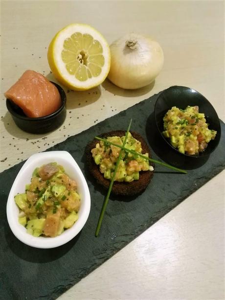 Tartar de aguacate y salmón ahumado