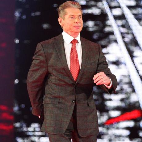 Triple H cuenta lo que habla Vince Mcmahom del Covid_19