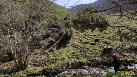 Último cruce del arroyo subiendo al Pico Vaxinas