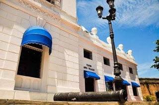 Un Palacio de la Cultura que albergó las sedes de los Poderes Legislativo y Judicial en Panamá. Un Palacio de la Cultura que albergó las sedes de los Poderes Legislativo y Judicial en Panamá.