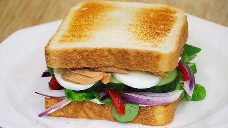 receta de sándwich vegetal con atún preparada por Cocinero Diario y que incluye vídeoreceta de YouTube.
