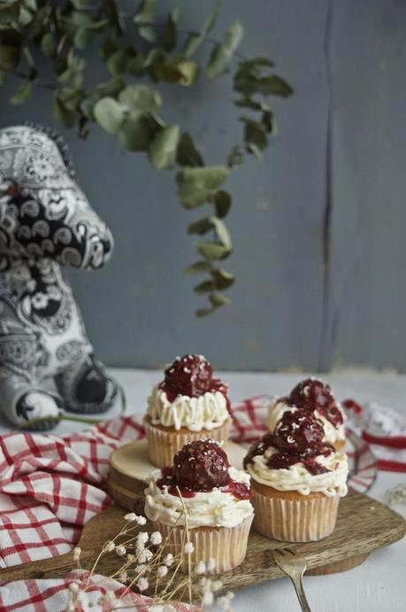 Sencillos cupcakes de vainilla con Ferrero Rocher para La dama y el vagabundo #unagalletauncuento {un clásico inolvidable} Sencillos cupcakes de vainilla con Ferrero Rocher para La dama y el vagabundo #unagalletauncuento {un clásico inolvidable}