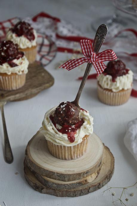 Sencillos cupcakes de vainilla con Ferrero Rocher para La dama y el vagabundo #unagalletauncuento {un clásico inolvidable} Sencillos cupcakes de vainilla con Ferrero Rocher para La dama y el vagabundo #unagalletauncuento {un clásico inolvidable}