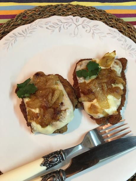 Filetitos Empanados De Cerdo Con Queso Y Cebolla