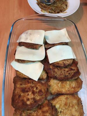 Filetitos Empanados De Cerdo Con Queso Y Cebolla