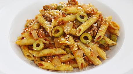 receta de macarrones con tomate, atún y aceitunas preparada por Cocinero Diario y que incluye vídeoreceta de YouTube.