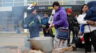 “La mitad de quienes buscan la vianda en el comedor son varones sin trabajo y el gobierno no lo registra”