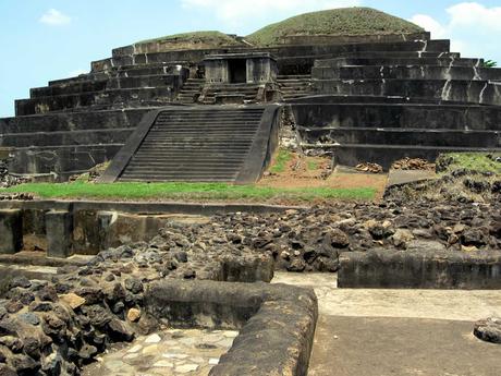 Las ruinas de San Andrés: parque arqueológico maya .