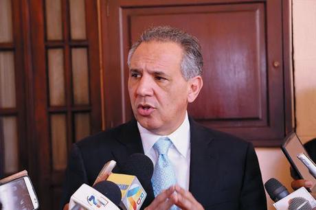 Peralta aclara funcionarios volverán a oficinas, pero seguirá igual distanciamiento social.