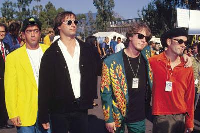 R.E.M. - Shiny happy people (1991) R.E.M. - Shiny happy people (1991)
